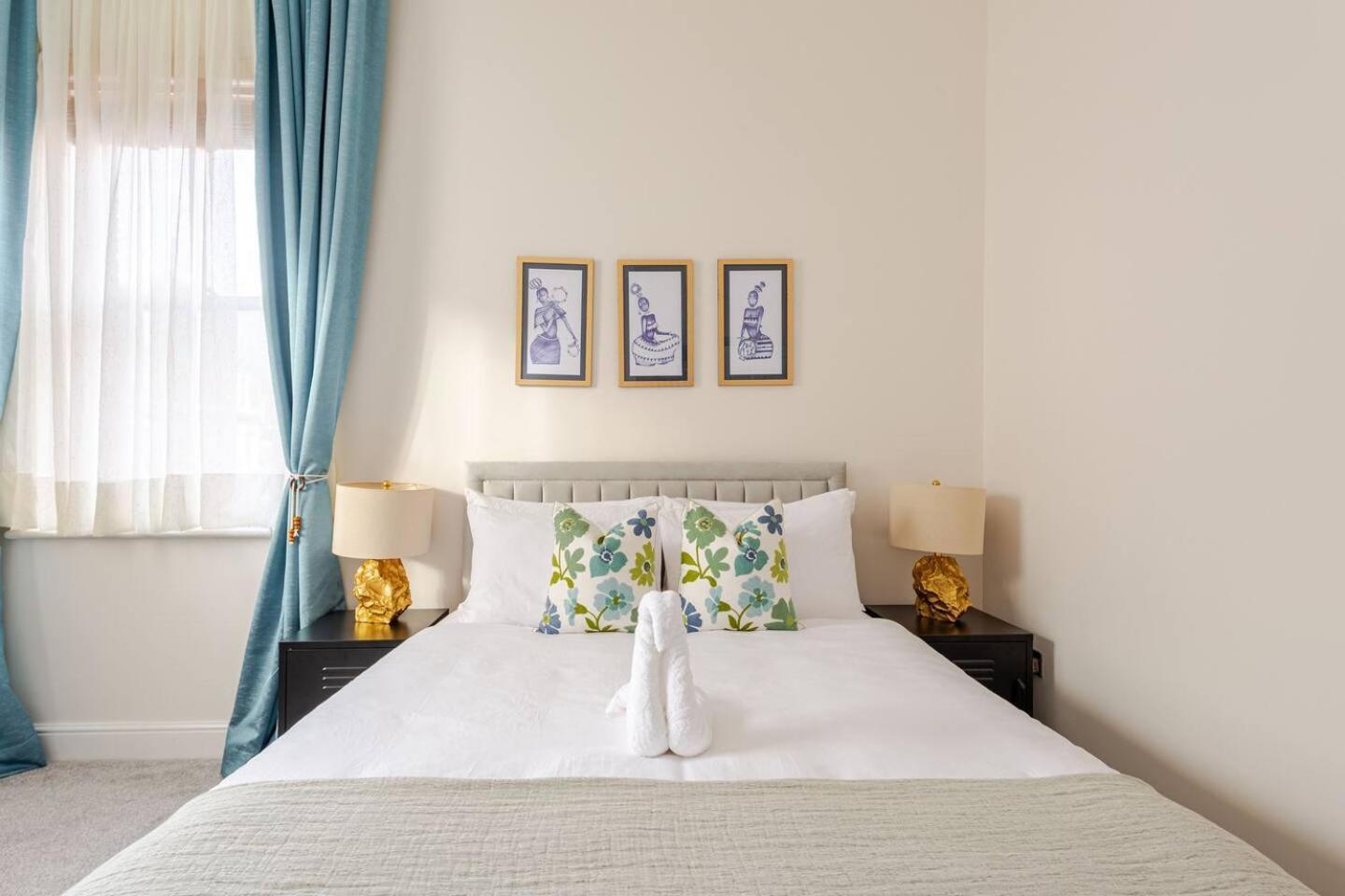 Stylish Flat In Central Location With Free Parking Swindon Eksteriør billede