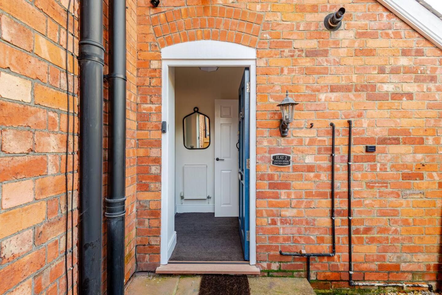 Stylish Flat In Central Location With Free Parking Swindon Eksteriør billede
